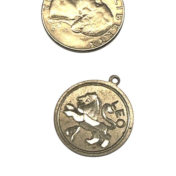 Vintage Zodiac Leo Coin Pendant Charm - Picture 4 of 4